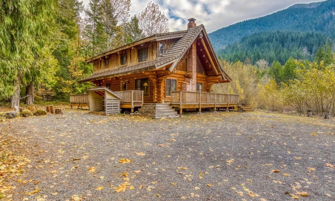 Rhododendron House | Sandy River Relaxation