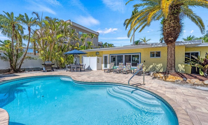 Siesta Key House | Sandy Rocks | Ultimate Bundle: 2 Private Pet Friendly Homes, 2 Private Heated Pools, Walk to Beach!