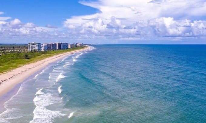 Fort Pierce Shores House | Sandy Shores 2BR Beach Getaway and Surf Spot