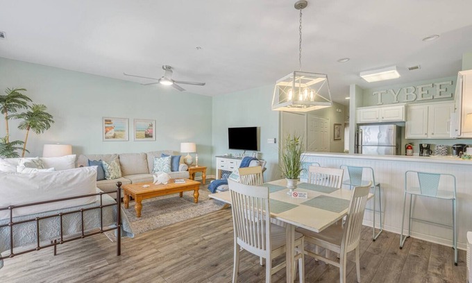 Tybee Island Condo | Sandy Toes Abode 2bd/2ba Condo 500ft from Beach