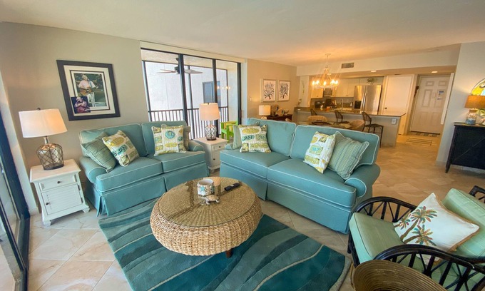 Punta Rassa Condo | Sanibel Harbour Resort Bay View Tower 731: Offering stunning views of the islands from the balcony.