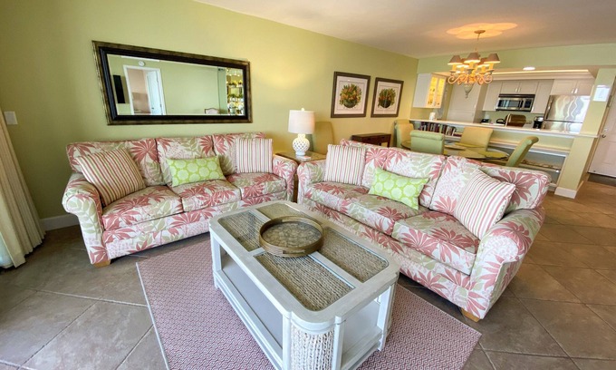 Punta Rassa Condo | Sanibel Harbour Resort Harbour Tower 715: Waterfront condo with beach and gorgeous sunset views