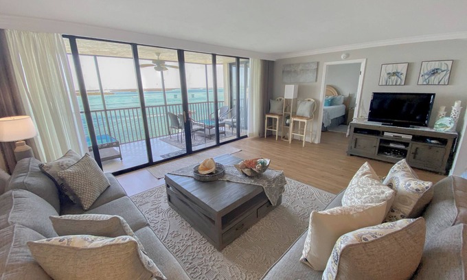 Punta Rassa Condo | Sanibel Harbour Resort Harbour Tower 814: Renovated waterfront condo with beach, pool, grill
