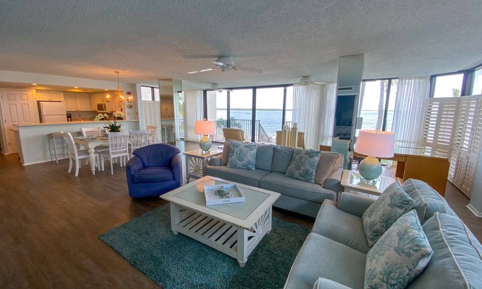 Punta Rassa Apartment | Sanibel Harbour Resort: Bay View Tower 137 Waterfront condo with private beach