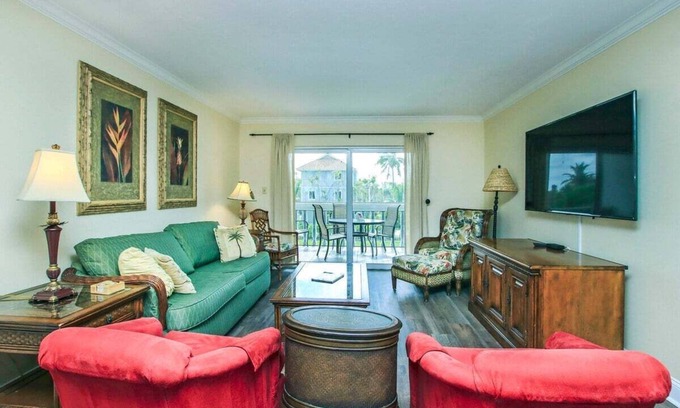 Sanibel Condo | Sanibel Island condo steps from the beach - Breakers West B7