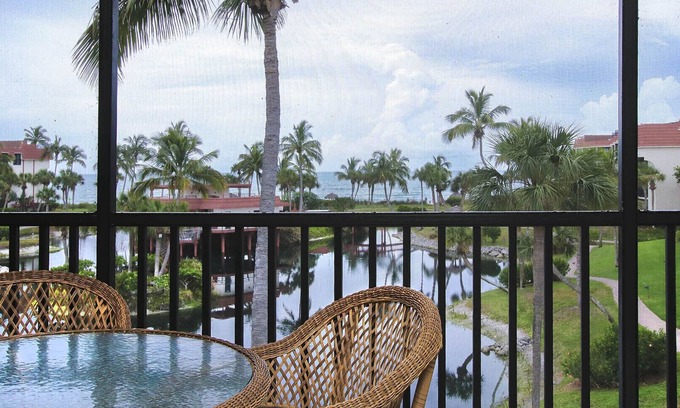 Sanibel Condo | Sanibel's best: Premier gulf front condo. Gather seashells; enjoy sunsets.