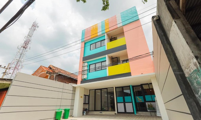 Surabaya Hotel | Sans Hotel Clover Ace Surabaya by RedDoorz