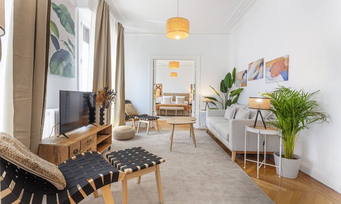 Huertas Apartment | Santa Ana Place apartment in Madrid