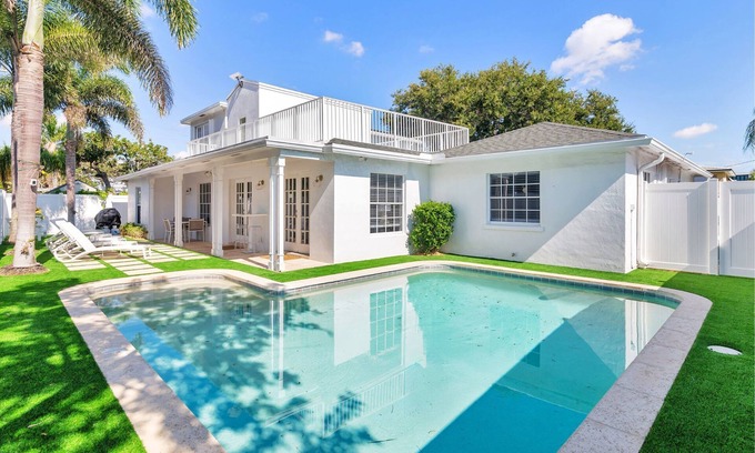 Southside House | Santa Lucia - Luxurious 6 Bedroom Estate