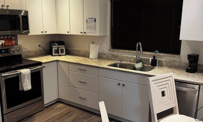 Edgewood House | Santamaria Fort Lauderdale Airport