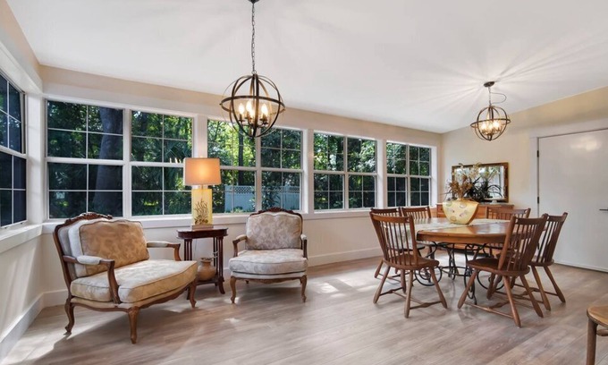 Mossy Oaks House | "Santini Cottage" WELCOME MARINE BOOT CAMP GRADUATE FAMILIES!