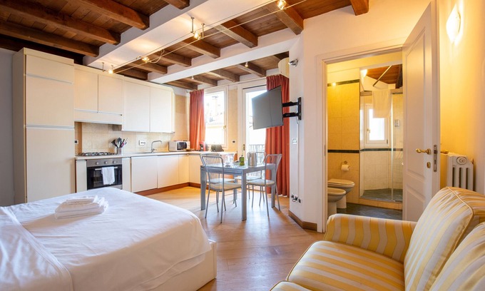 Historic Center Apartment | Santo Stefano Apartments Apartment with Terrace