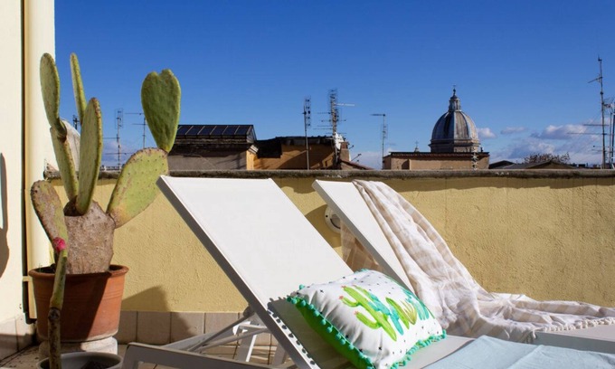 Trastevere Apartment | Santonofrio Romantica, between Trastevere and the Vatican