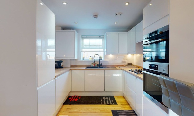 Bromley Common and Keston Apartment | Sapphire Apartment 3Bed 2Bath Bromley common
