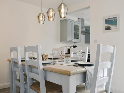 Pakefield House | Sapphire Cottage