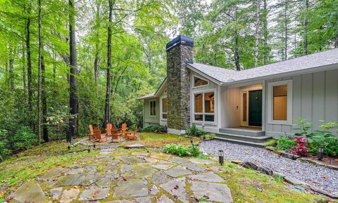 Cashiers House | Sapphire Home with Fireplace Near Skiing and Hiking!
