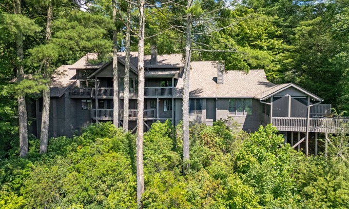 Sapphire Condo | Sapphire Retreat - freshly renovated with mountain views!