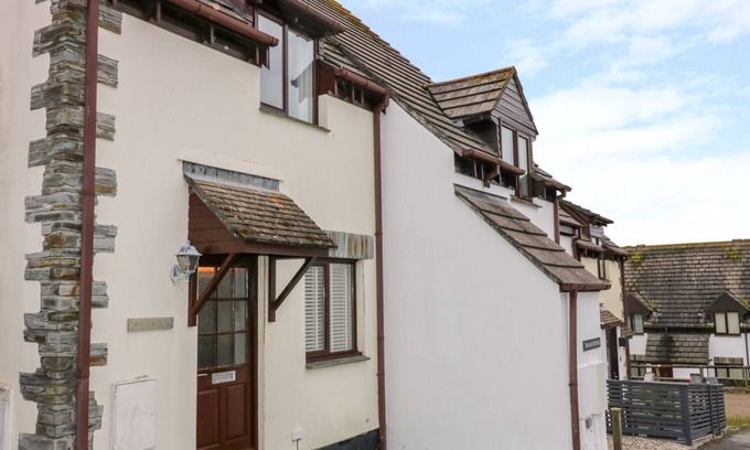 Treator House | SARAH'S COTTAGE, family friendly, with a garden in Padstow