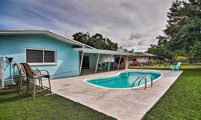 Trailer Estates House | Sarasota Home w/Large Backyard & Water Access