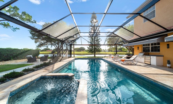 Misty Creek House | Sarasota Retreat: Sleeps 21, heated pool near beaches & top attraction