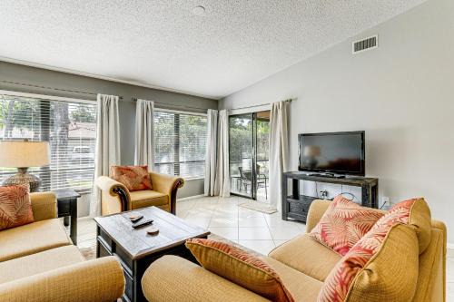 Sarasota Villa | Sarasota Villa with Pool Access about 4 Mi to Beach!