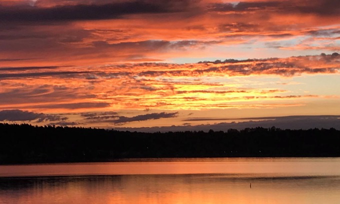 Saratoga Springs House | Saratoga Belmont followed by sunset at this Saratoga Lakefront House!