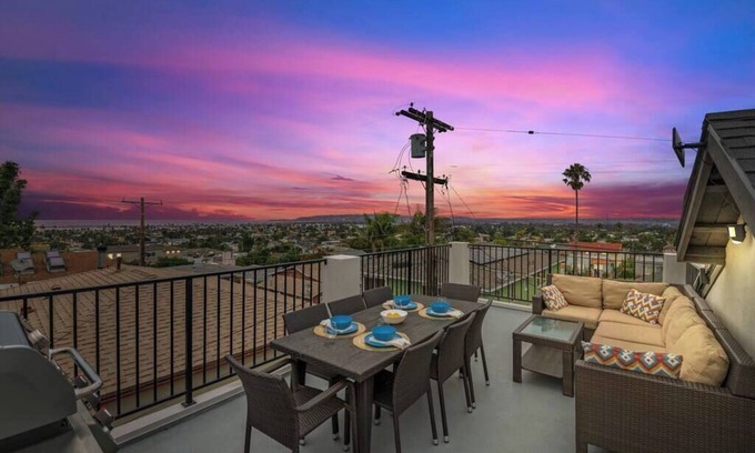 Point Loma Heights House | Saratoga Sunset | Rooftop | Sleek | Walk to Beach