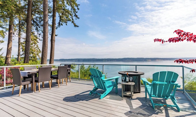 Langley House | Saratoga Vista by AvantStay | Waterfront Views