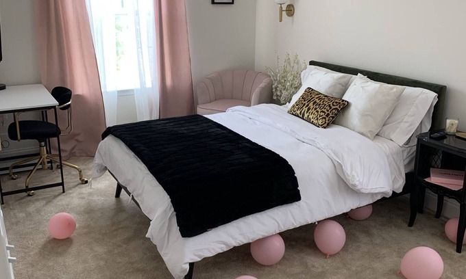 Durham House | SATURDAY STAYS-Ashley
