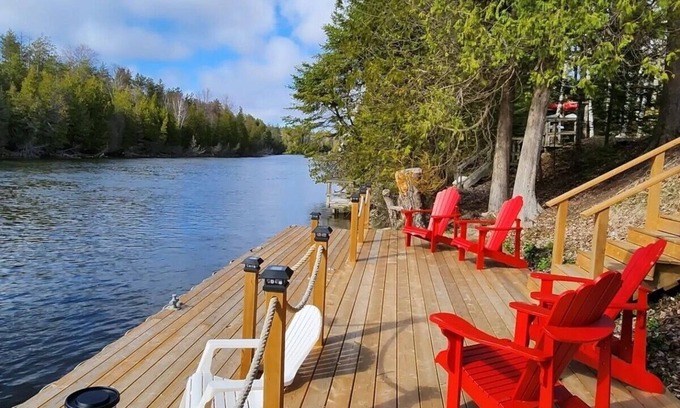 South Bruce Peninsula Cottage | Sauble Shores Waterfront Hideaway