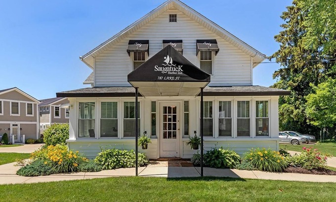 Saugatuck Villa | Saugatuck Harbor House