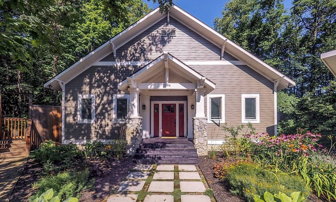 Fennville House | Saugatuck perfection! Spacious & far from crowds, yet close to town.