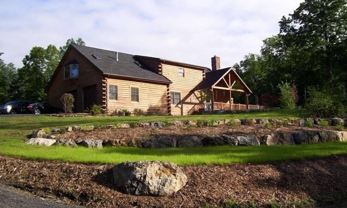 West Camp Apartment | Saugerties Rental Apartment in Luxurious Custom Log Home