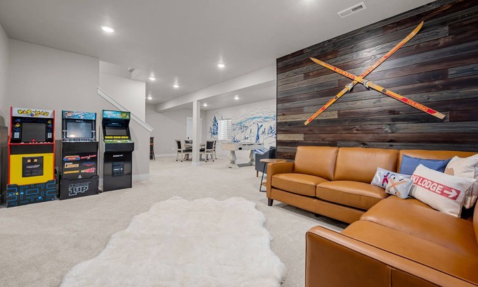 Monument House | Sauna | Game Room | Gym | EV Charger | Group-Friendly Retreat