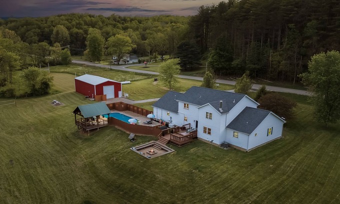 Logan House | Sauna-HeatedPool-Karaoke-SunkenFirepit-GameBarn