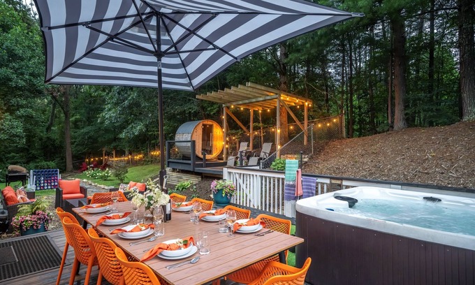 Leicester House | Sauna-Hot Tub-Arcades-Outdoor Theater-Sleeps 14!
