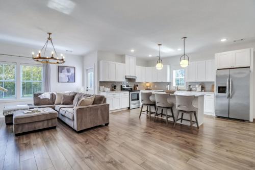 Whitemarsh Island House | Savannah Comfort Sanctuary by Oatland Island Wildlife Center