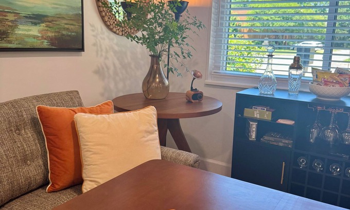 Savannah House | Savannah Spruce 2 Bedroom 1 Bath Private Driveway 5 Minutes To Historic Downtown