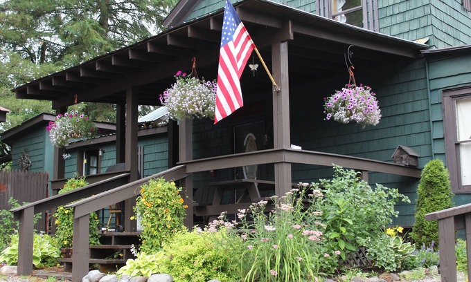 Chestertown Cabin | Save on weekly rental & Mon to Thurs. Perfect for Ski Holidays or Summer Fun