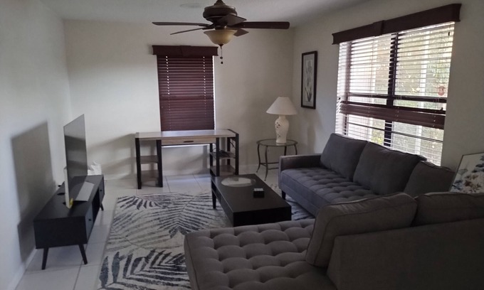 Delray Beach House | Savings Galore. Now open for Seasonal In Jan-Feb min rent.