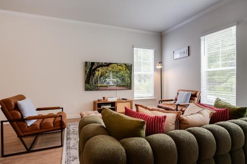 Pooler House | Savvy Retreat Pooler King Bed Gym Pool