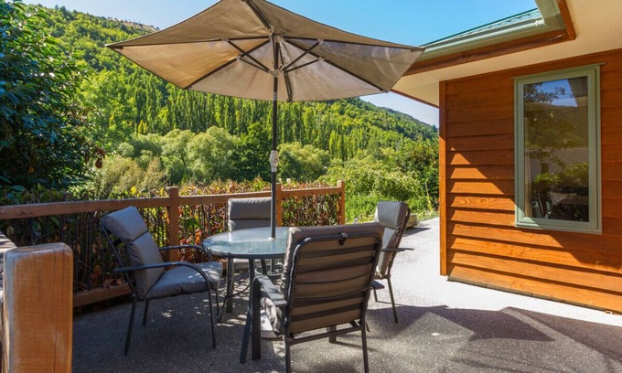 Arrowtown Cottage | Sawmillers Retreat - Arrowtown Holiday Home