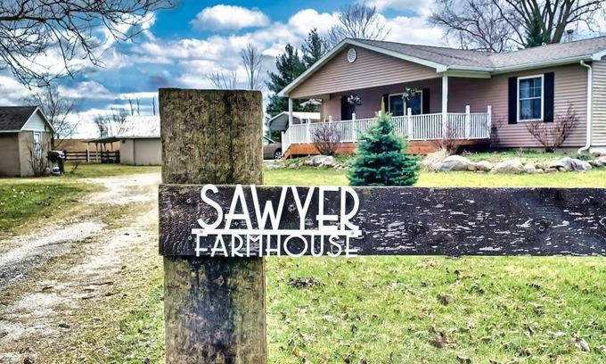 Sawyer House | Sawyer Farmhouse -Spacious Retreat with 5 Bedrooms