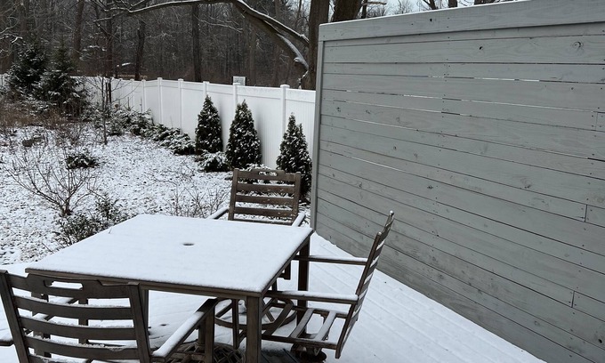 Sawyer House | Sawyer House, Sleeps 5, close to Warren Dunes, beaches and great restaurants!