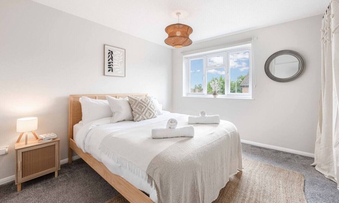 Saxmundham House | Saxmundham Stay: Park & Unwind