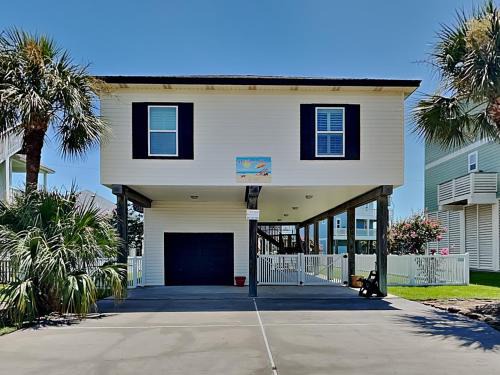 Pirates Beach House | Say Yes To Adventures