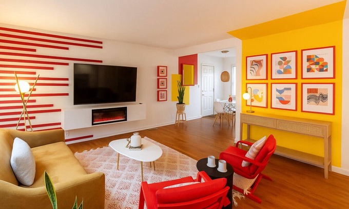 Lawrence House | [SB] The Sunburst Retreat- Amazing Location!