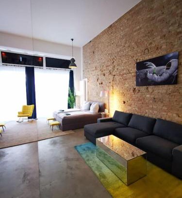 Charlottenburg Apartment | SC 00 LOFT by ROCKCHAIR Apartments l SUPERHOST Status l Unique & Style Loft 205 sqm 2 Floors Tablefootball Tabletennis 3 Bathrooms Boxspringbeds welcomes you!