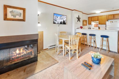 Snowshoe House | SC215B 1BR 1BA Sleeps 6 WiFi Parking Next To Soaring Eagle And 10 Prime