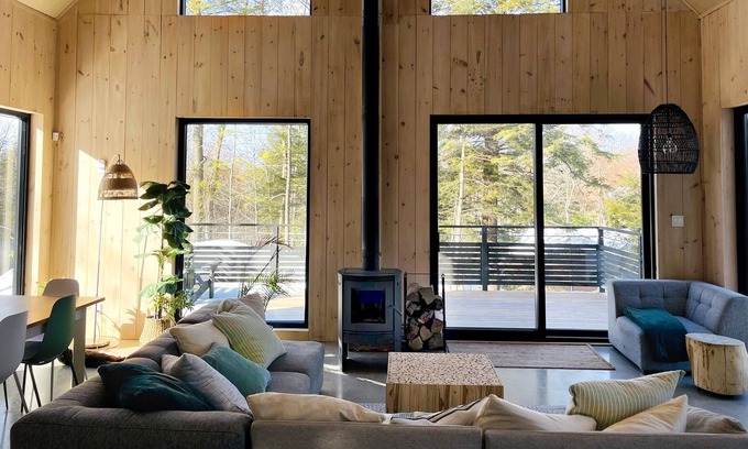 Saint-Sauveur Ski Chalet | Scandinavian Chalet / Spa, Lake, Ski and Outdoor Activities